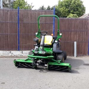 John Deere 8400 Triple cylinder mower