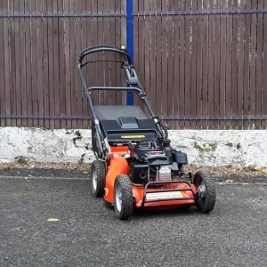 (SOLD) Kubota W821 pro 4 wheel Lawnmower